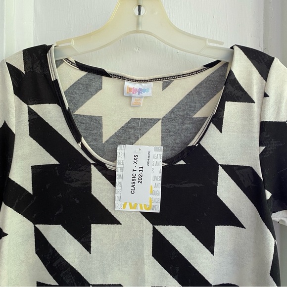LulaRoe CLASSIC Black & White/Cream Houndstooth Tee NWT Size XXS - Picture 2 of 6